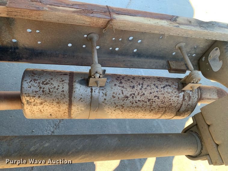 image for item DP8828 2005 International 4300 truck cab and chassis