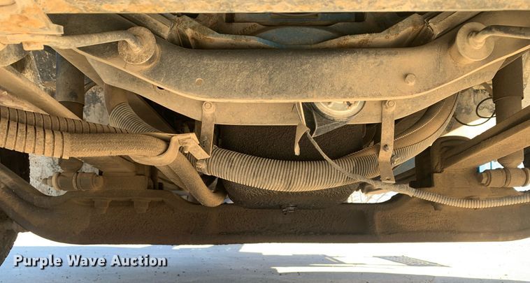 image for item DP8828 2005 International 4300 truck cab and chassis