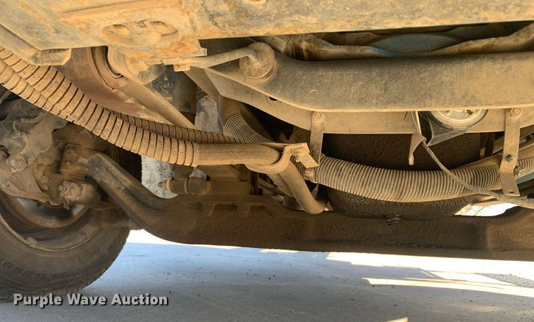 image for item DP8828 2005 International 4300 truck cab and chassis