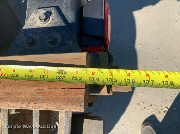 image for item DP8828 2005 International 4300 truck cab and chassis