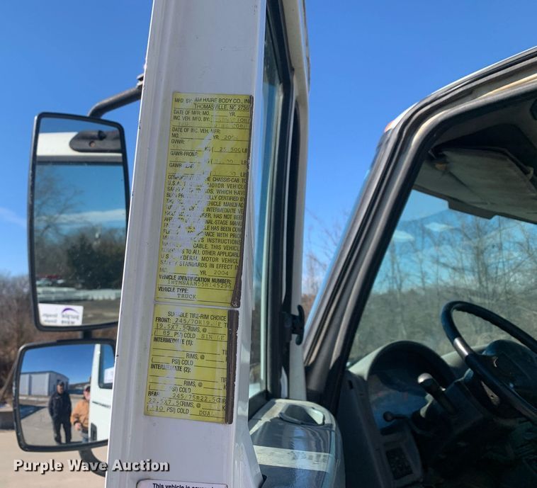 image for item DP8828 2005 International 4300 truck cab and chassis