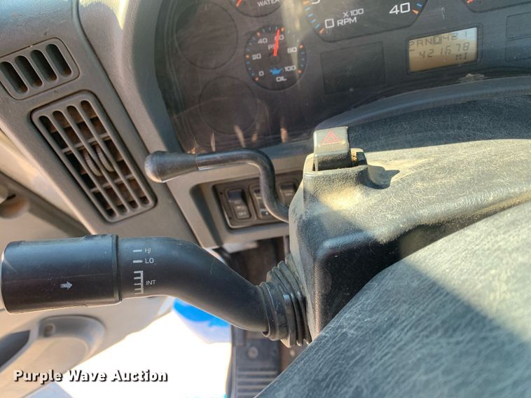 image for item DP8828 2005 International 4300 truck cab and chassis