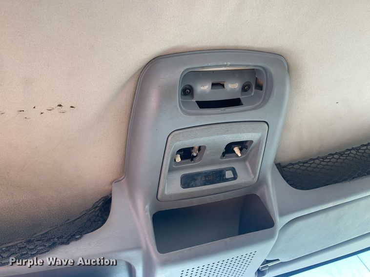 image for item DP8828 2005 International 4300 truck cab and chassis