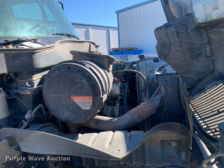 image for item DP8828 2005 International 4300 truck cab and chassis