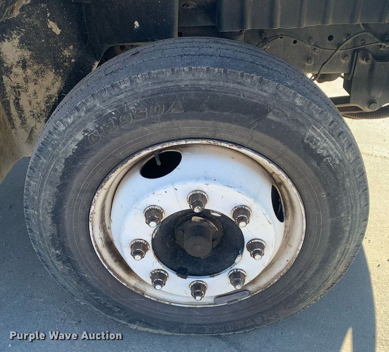 image for item DP8828 2005 International 4300 truck cab and chassis