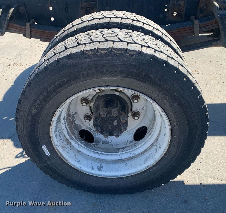 image for item DP8828 2005 International 4300 truck cab and chassis