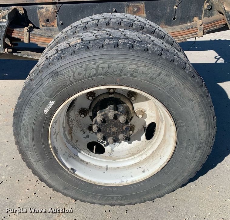 image for item DP8828 2005 International 4300 truck cab and chassis