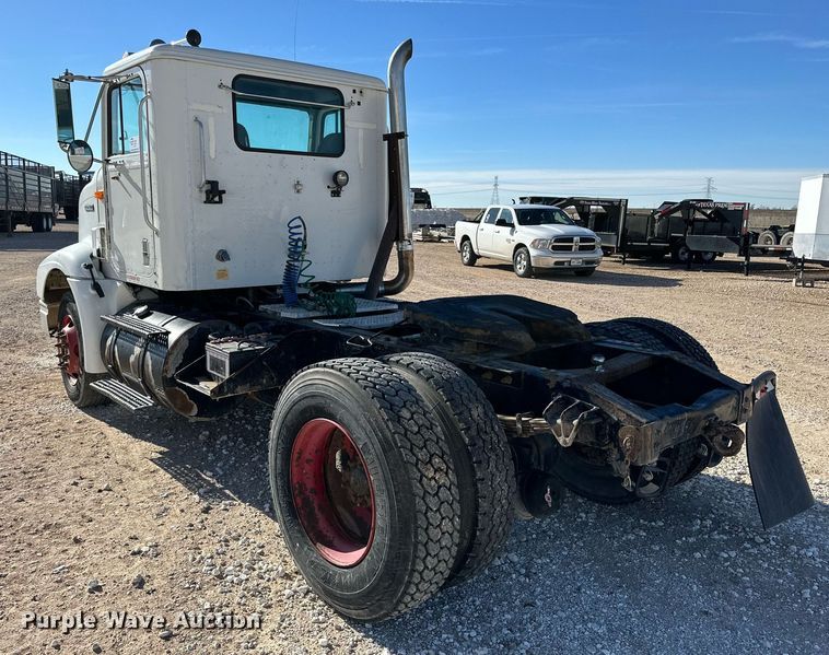 image for item DQ1579 1998 International 9100 semi truck