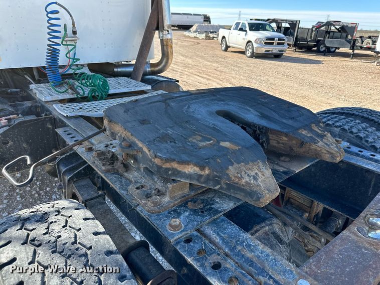 image for item DQ1579 1998 International 9100 semi truck