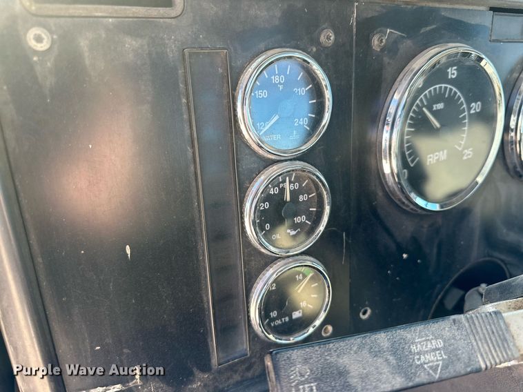 image for item DQ1579 1998 International 9100 semi truck