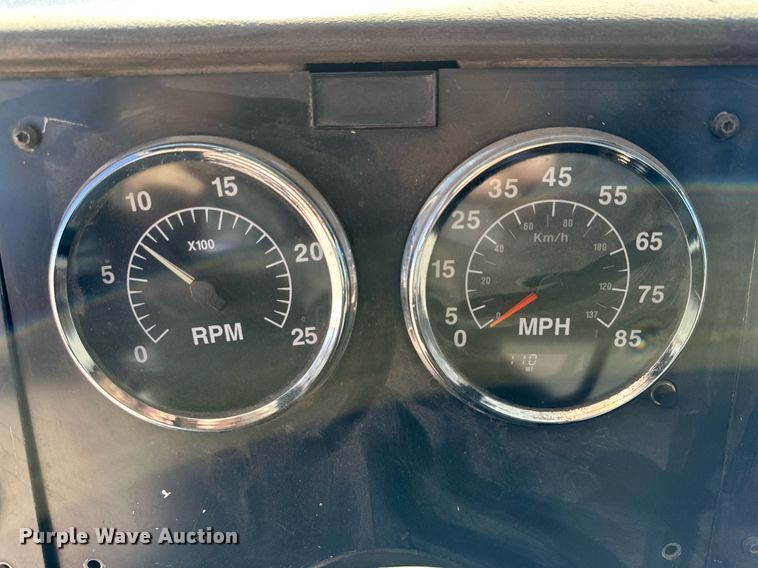 image for item DQ1579 1998 International 9100 semi truck