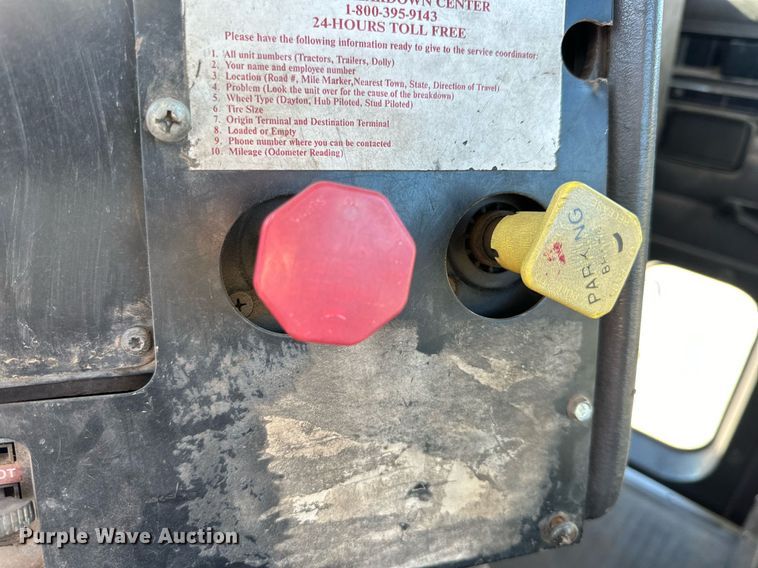 image for item DQ1579 1998 International 9100 semi truck