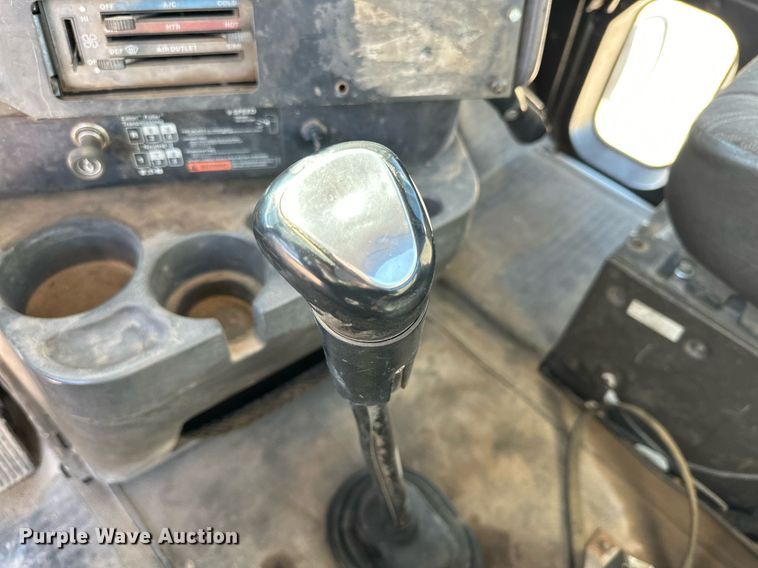 image for item DQ1579 1998 International 9100 semi truck