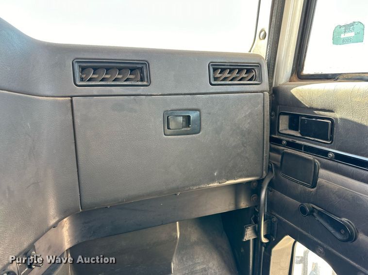 image for item DQ1579 1998 International 9100 semi truck