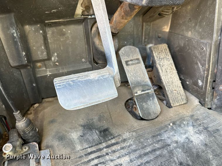 image for item DQ1579 1998 International 9100 semi truck