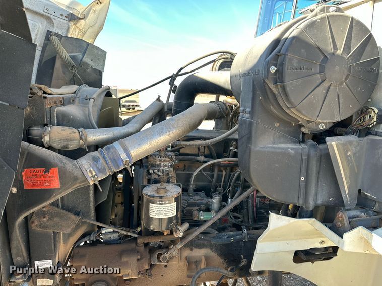 image for item DQ1579 1998 International 9100 semi truck