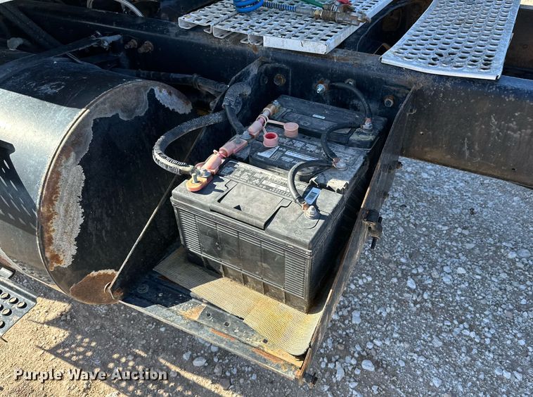 image for item DQ1579 1998 International 9100 semi truck