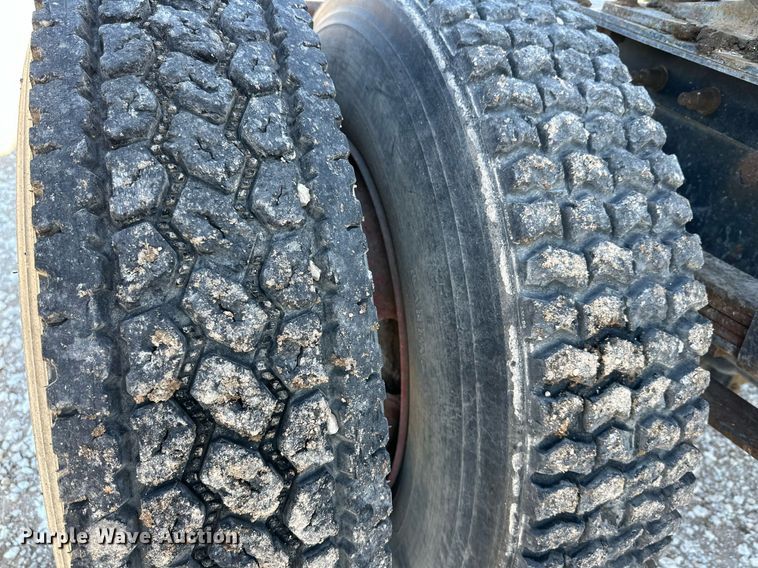 image for item DQ1579 1998 International 9100 semi truck