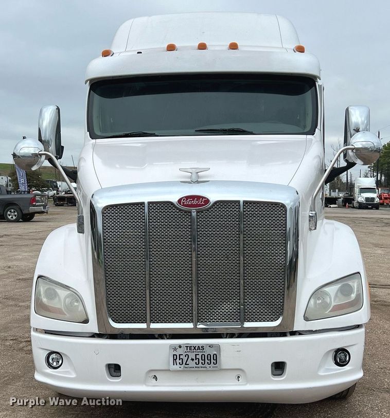 image for item DQ2363 2013 Peterbilt 587 semi truck