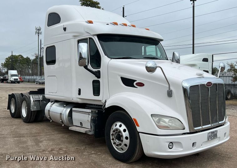 image for item DQ2363 2013 Peterbilt 587 semi truck