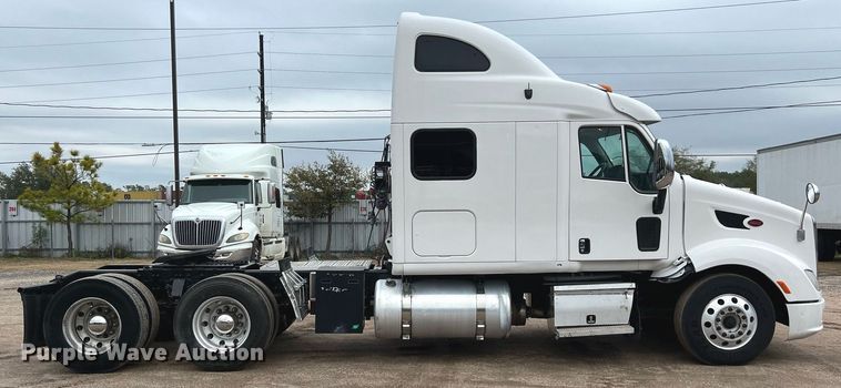 image for item DQ2363 2013 Peterbilt 587 semi truck