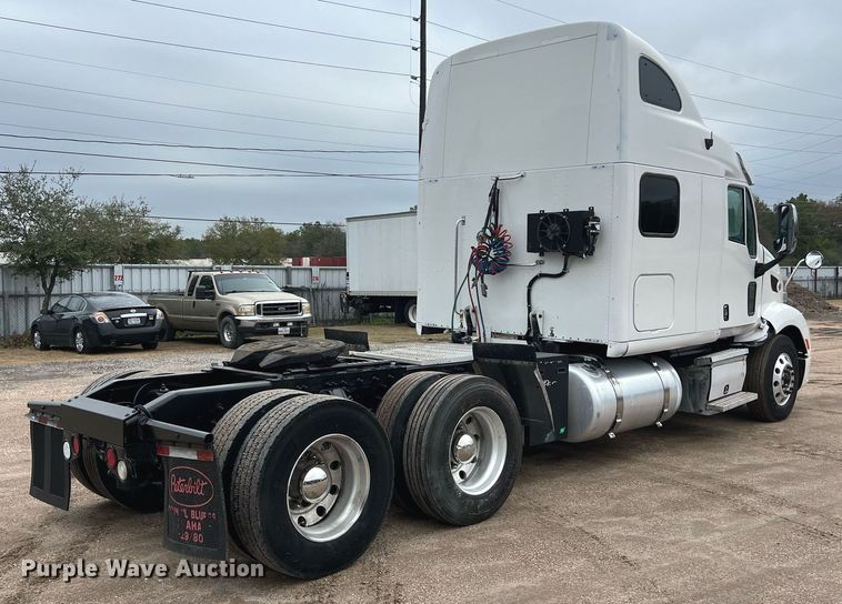 image for item DQ2363 2013 Peterbilt 587 semi truck