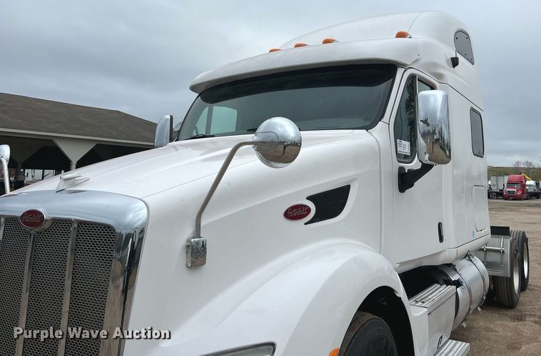 image for item DQ2363 2013 Peterbilt 587 semi truck