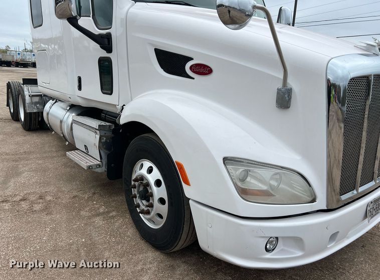 image for item DQ2363 2013 Peterbilt 587 semi truck