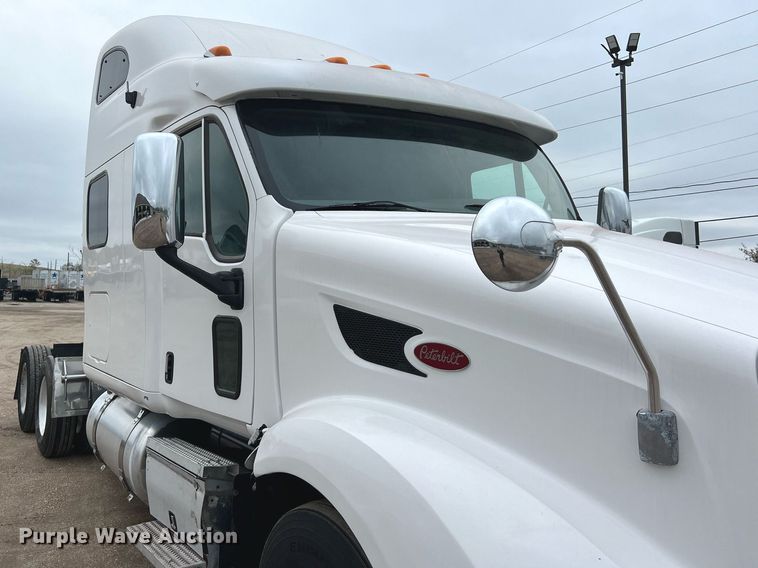 image for item DQ2363 2013 Peterbilt 587 semi truck