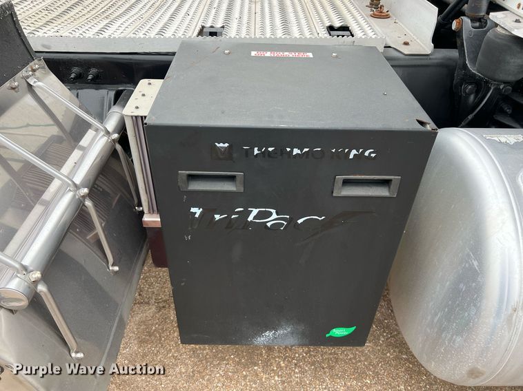 image for item DQ2363 2013 Peterbilt 587 semi truck