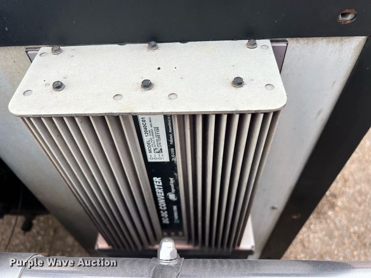 image for item DQ2363 2013 Peterbilt 587 semi truck