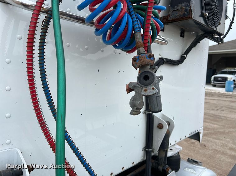 image for item DQ2363 2013 Peterbilt 587 semi truck