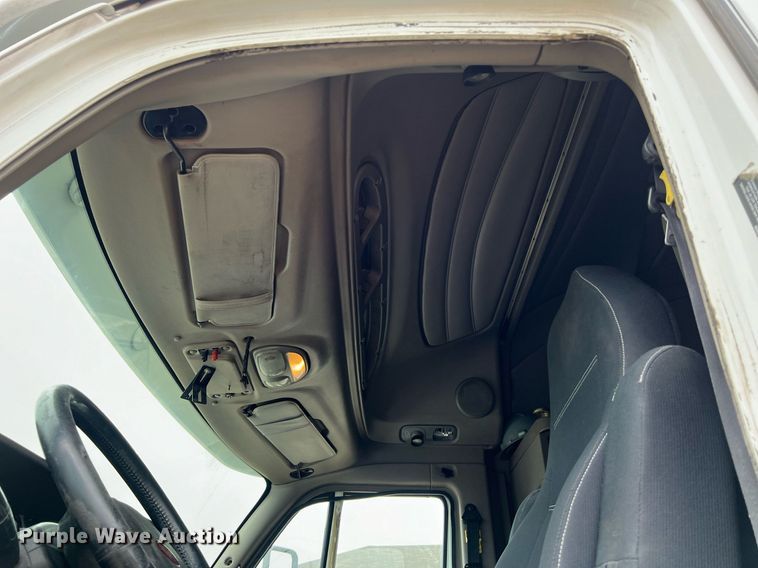 image for item DQ2363 2013 Peterbilt 587 semi truck