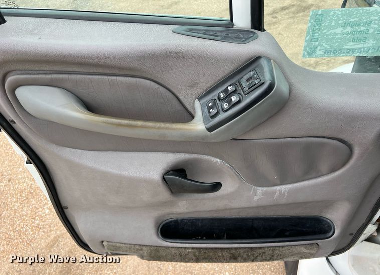 image for item DQ2363 2013 Peterbilt 587 semi truck