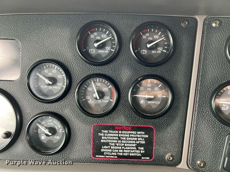 image for item DQ2363 2013 Peterbilt 587 semi truck