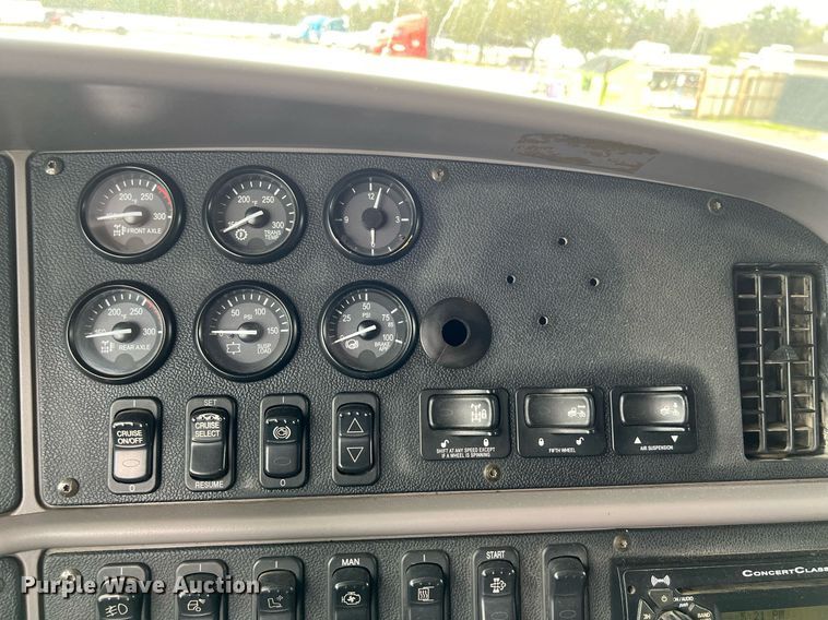 image for item DQ2363 2013 Peterbilt 587 semi truck