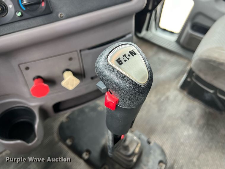 image for item DQ2363 2013 Peterbilt 587 semi truck