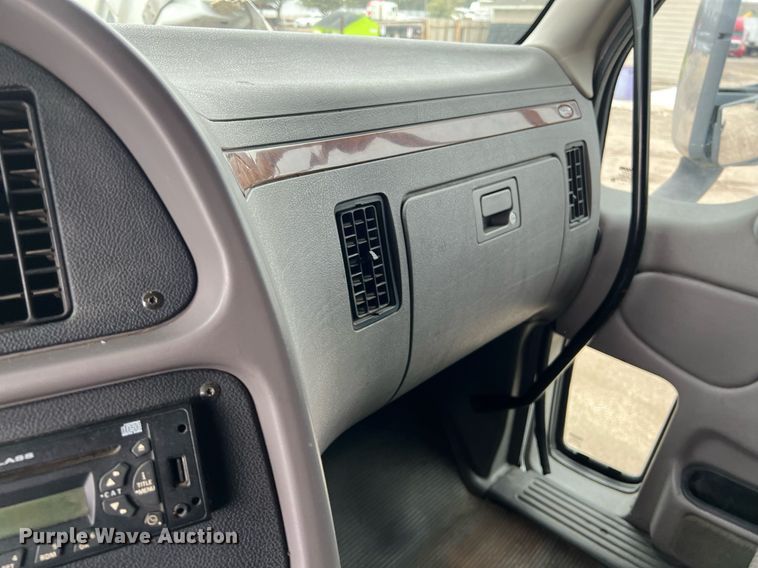 image for item DQ2363 2013 Peterbilt 587 semi truck