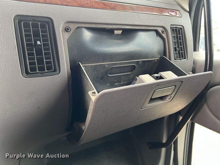 image for item DQ2363 2013 Peterbilt 587 semi truck