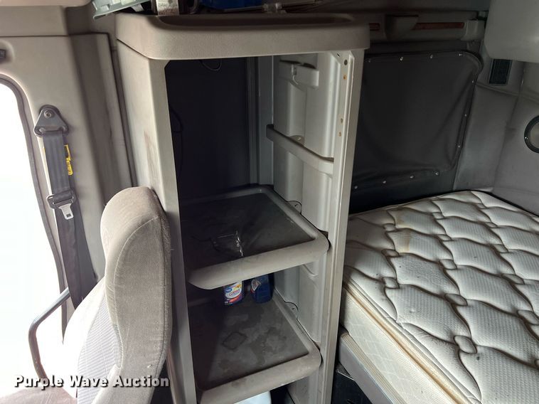 image for item DQ2363 2013 Peterbilt 587 semi truck