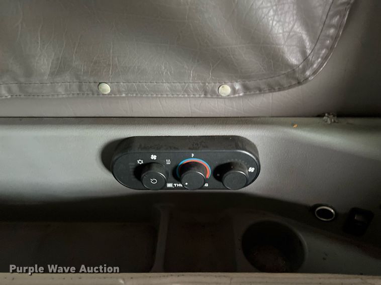 image for item DQ2363 2013 Peterbilt 587 semi truck