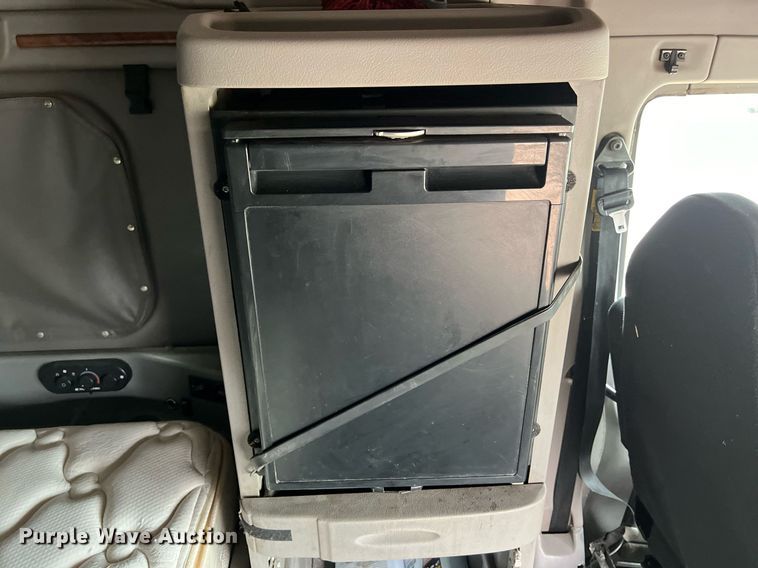 image for item DQ2363 2013 Peterbilt 587 semi truck