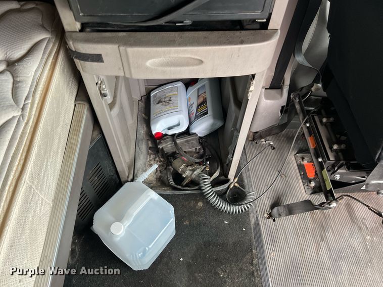 image for item DQ2363 2013 Peterbilt 587 semi truck