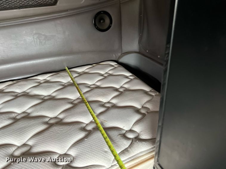 image for item DQ2363 2013 Peterbilt 587 semi truck