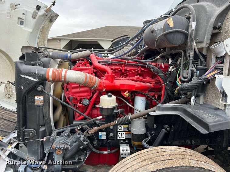 image for item DQ2363 2013 Peterbilt 587 semi truck