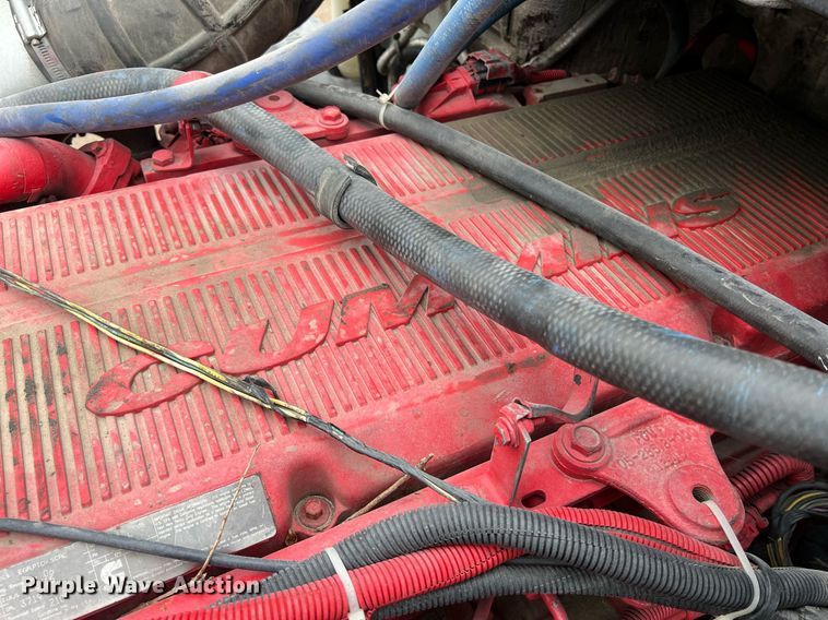 image for item DQ2363 2013 Peterbilt 587 semi truck