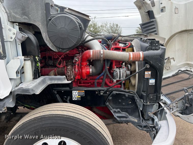 image for item DQ2363 2013 Peterbilt 587 semi truck