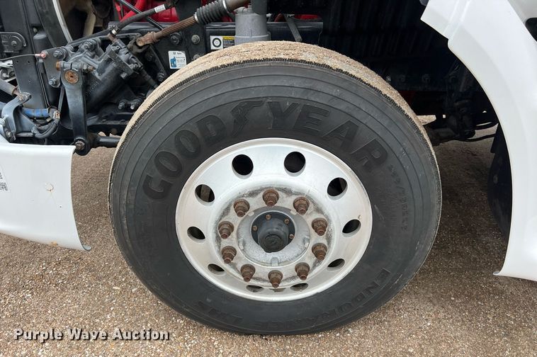 image for item DQ2363 2013 Peterbilt 587 semi truck