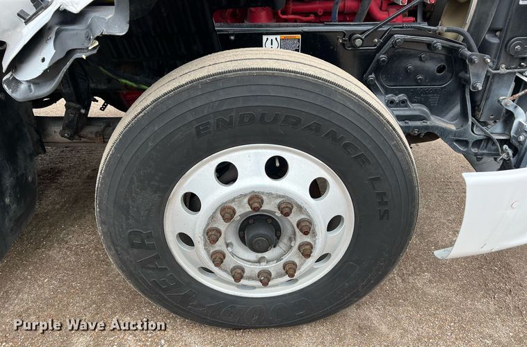 image for item DQ2363 2013 Peterbilt 587 semi truck