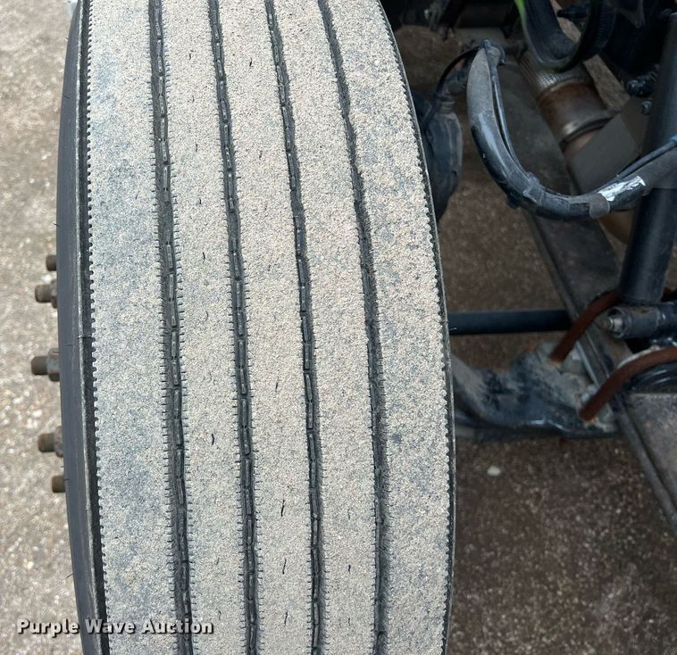 image for item DQ2363 2013 Peterbilt 587 semi truck